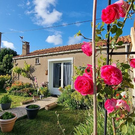 Bed and Breakfast Brigitte Et Franck Triaize Esterno foto
